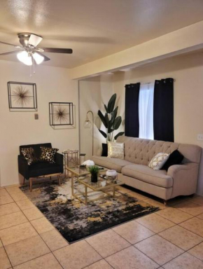3 Queen Bed Home with Grill and Fire Table